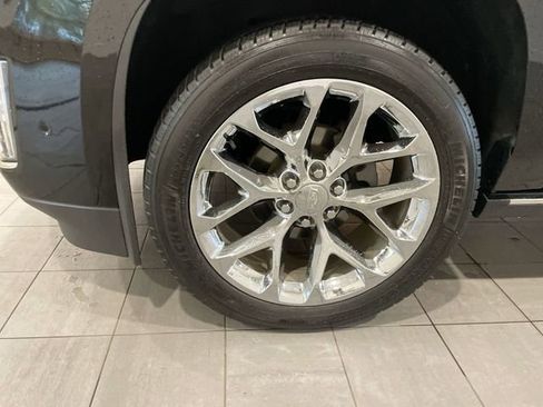 Used 2017 Cadillac Escalade Premium Luxury AWD/4WD image 19