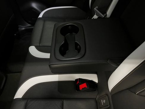 Certified 2025 Buick Envision Sport Touring AWD/4WD image 33