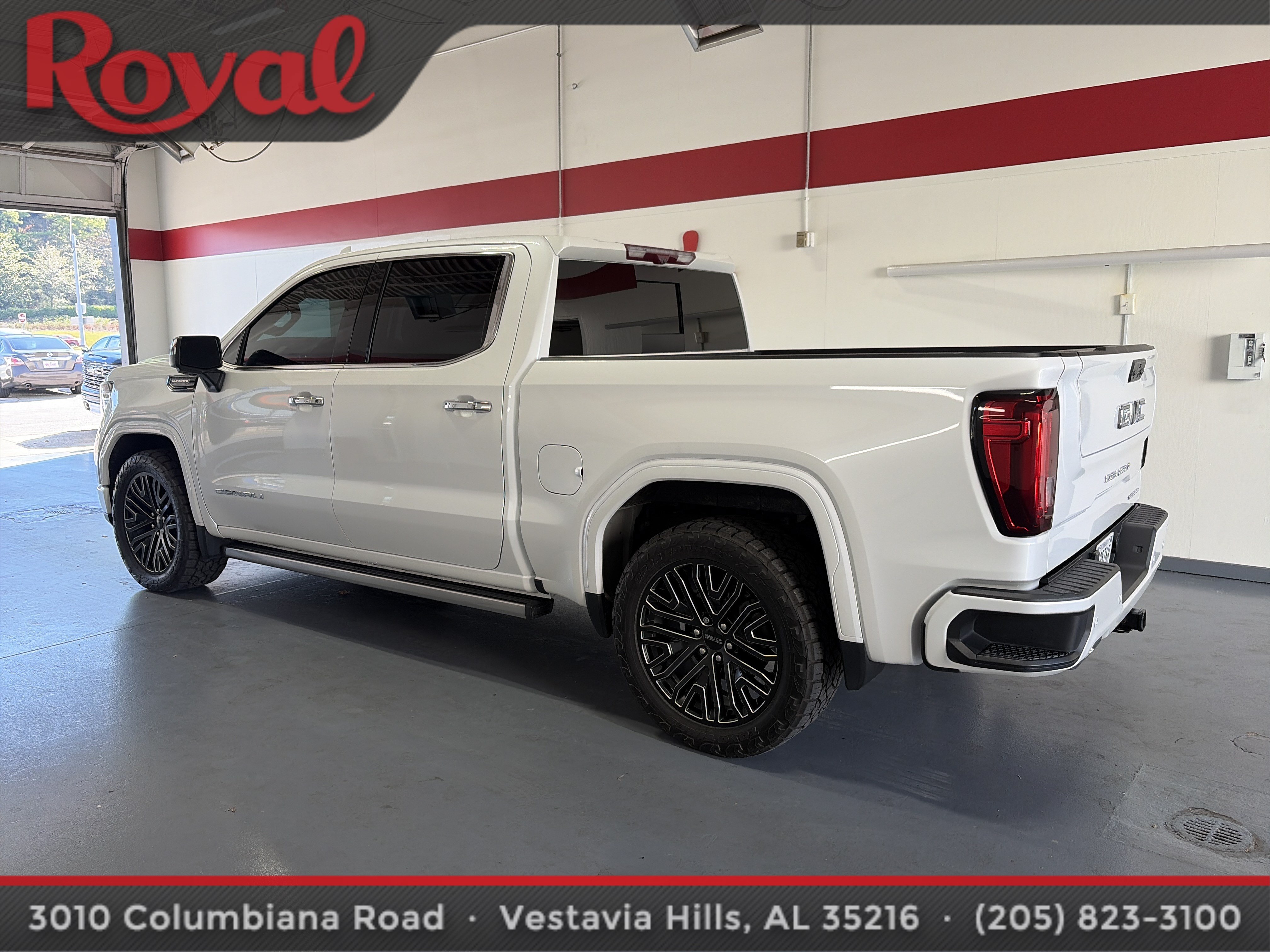 Used 2022 GMC Sierra 1500 Denali Ultimate AWD/4WD image 2