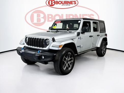Used 2024 Jeep Wrangler Unlimited w/ Convenience Group AWD/4WD image 5