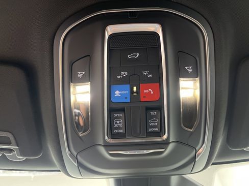 New 2025 Jeep Grand Cherokee Altitude image 20