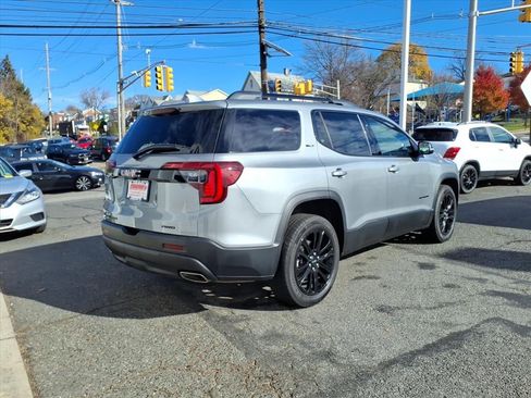 Used 2023 GMC Acadia SLT w/ Elevation Edition image 6