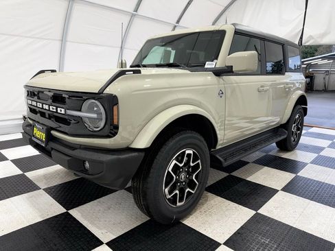 New 2025 Ford Bronco Outer Banks image 1