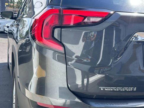 Used 2018 GMC Terrain SLE FWD image 21