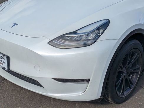 Used 2022 Tesla Model Y Long Range image 9