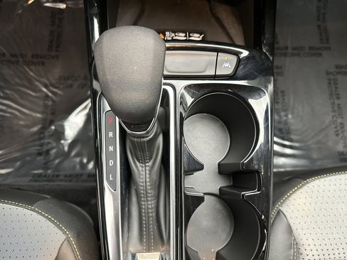 Used 2024 Chevrolet Trax LT w/ Sunroof Package image 34