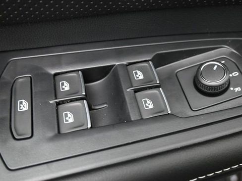 New 2026 Volkswagen Atlas SE image 13