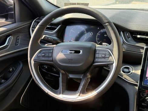 New 2025 Jeep Grand Cherokee L Limited w/ Trailer Tow Package image 9