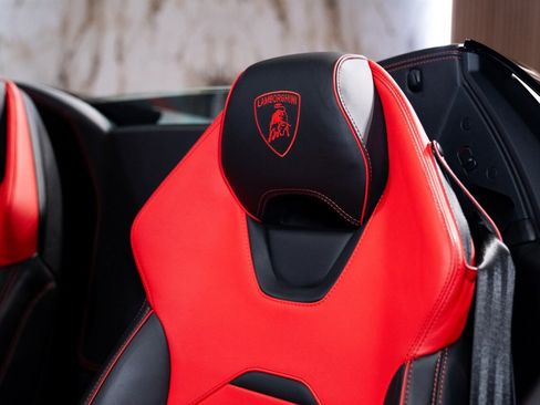 Used 2023 Lamborghini Huracan EVO image 7