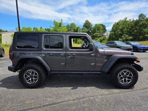 Used 2025 Jeep Wrangler Unlimited Rubicon AWD/4WD image 8