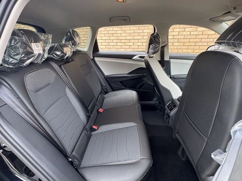 New 2026 Volkswagen Taos SE image 18