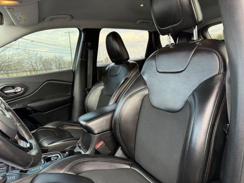 Used 2019 Jeep Cherokee Latitude Plus image 13