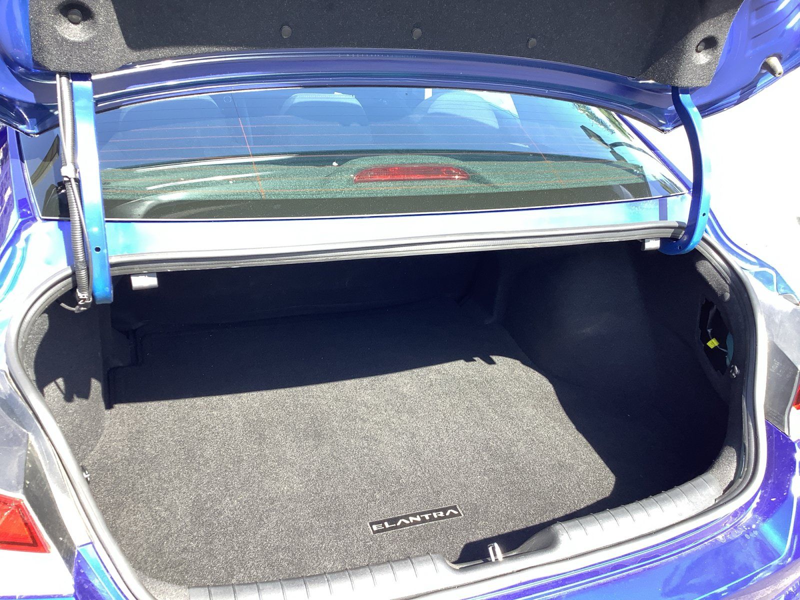 Used 2023 Hyundai Elantra SEL w/ Convenience Package FWD image 18