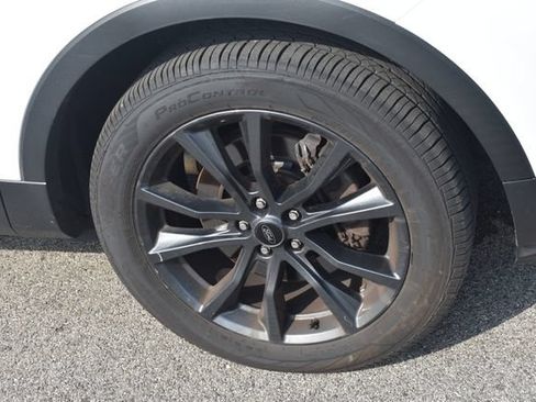 Used 2017 Ford Explorer XLT w/ Equipment Group 202A AWD/4WD image 11