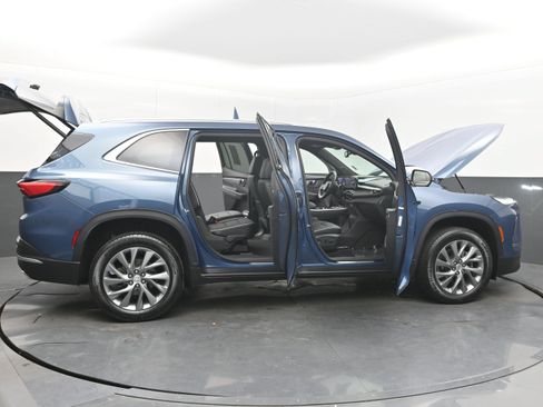 Used 2025 Buick Enclave Preferred FWD image 46