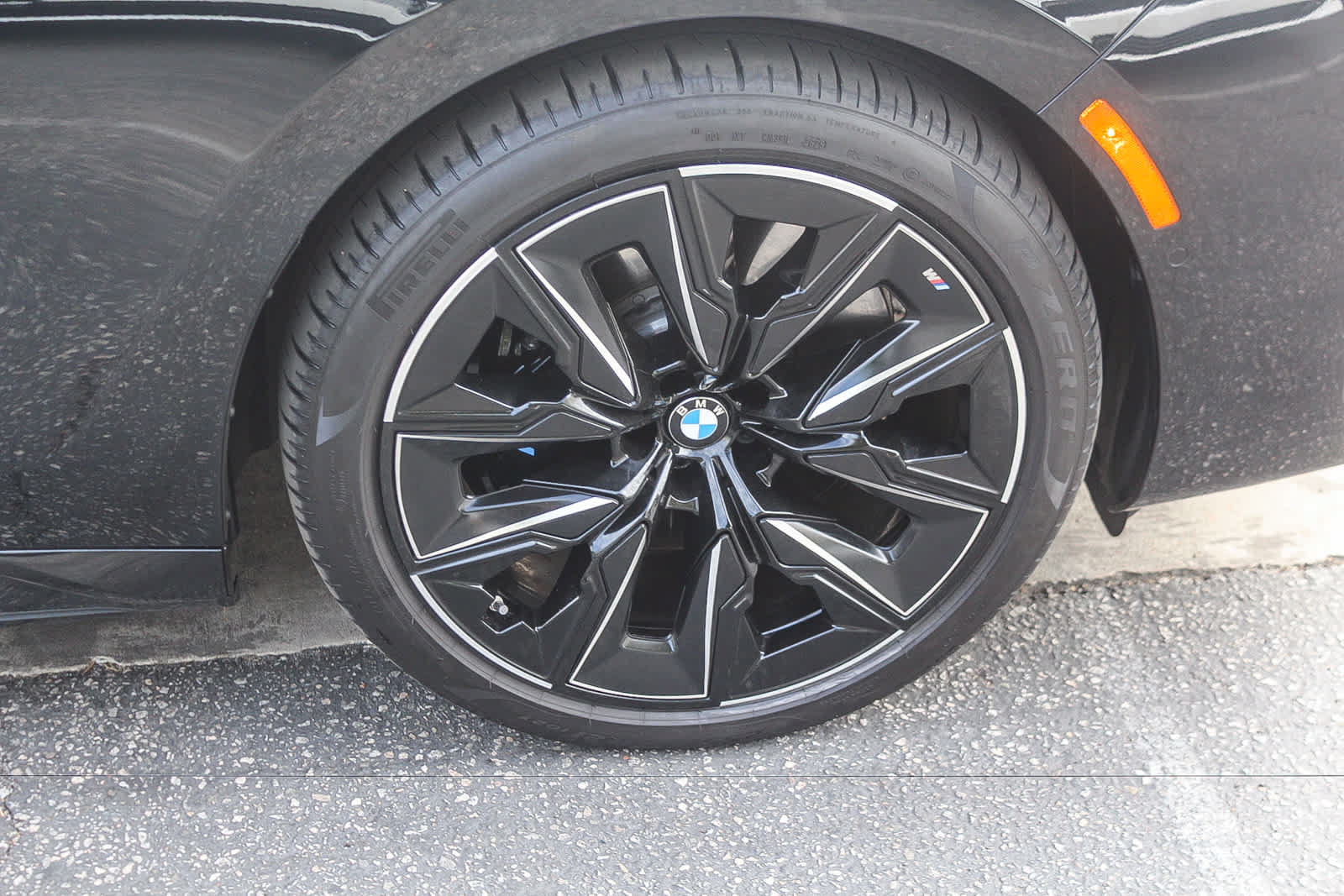Used 2026 BMW 750e xDrive AWD/4WD image 9