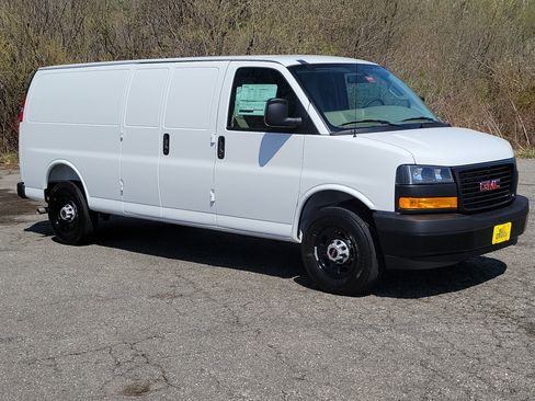 New 2026 GMC Savana 3500 Extended RWD image 9