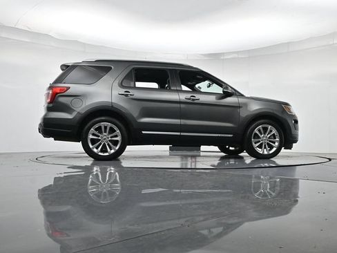 Used 2018 Ford Explorer XLT w/ Equipment Group 202A FWD image 37