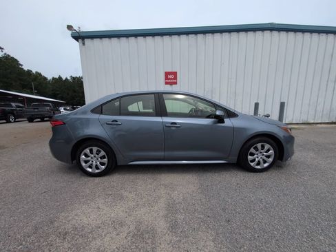 Used 2022 Toyota Corolla LE FWD image 9