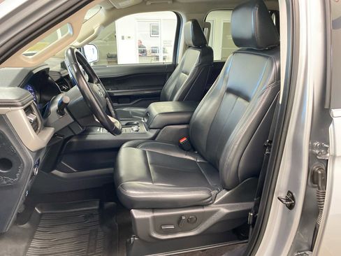 Used 2023 Ford Expedition Max XLT image 17