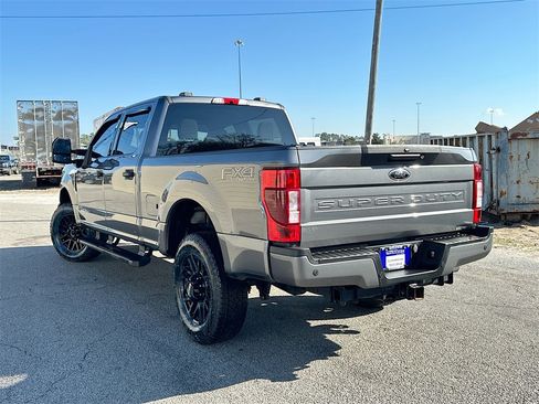 Used 2022 Ford F250 XLT w/ Black Appearance Package image 6