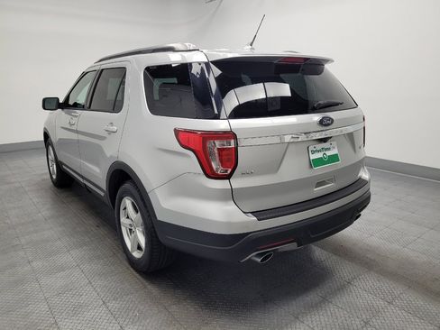 Used 2019 Ford Explorer XLT FWD image 5