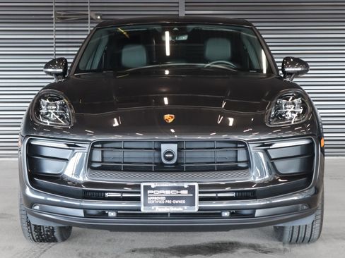 Certified 2025 Porsche Macan image 8