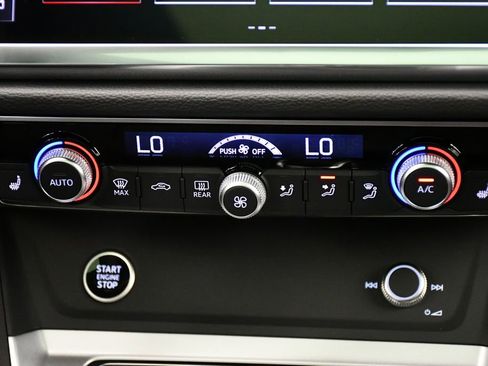 Used 2025 Audi Q3 2.0T Premium Plus w/ Premium Plus Package image 29