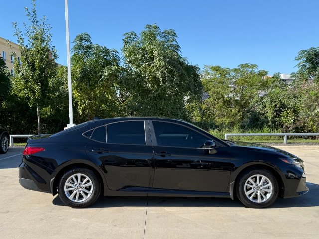 Used 2025 Toyota Camry LE FWD image 4