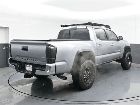 Used 2021 Toyota Tacoma TRD Off-Road image 14