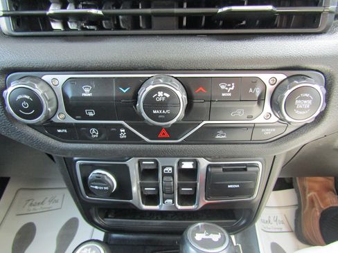 Used 2025 Jeep Wrangler Unlimited Sport AWD/4WD image 27