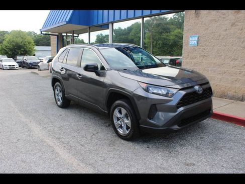 Used 2022 Toyota RAV4 LE AWD/4WD image 1