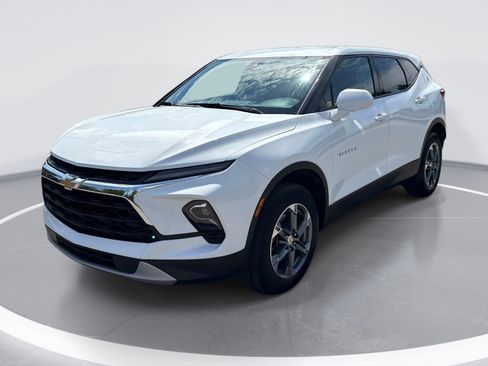 Used 2025 Chevrolet Blazer LT FWD image 3