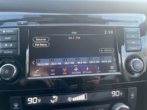 Used 2018 Nissan Rogue SL w/ Premium Package image 16