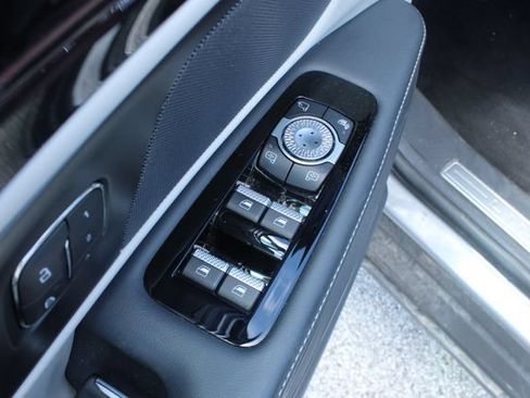 Used 2024 Lincoln Nautilus Premier AWD/4WD image 9