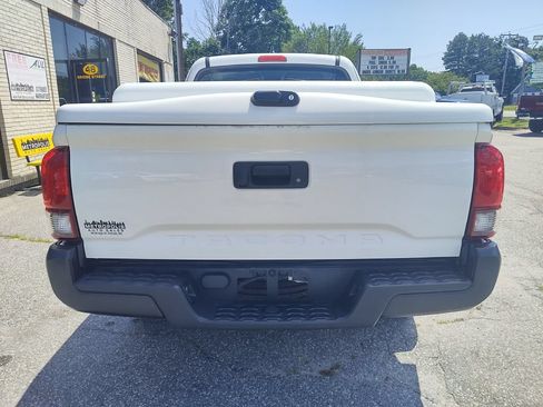 Used 2018 Toyota Tacoma SR RWD image 44