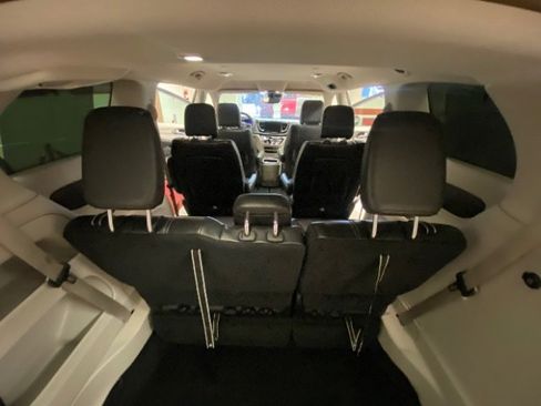 Used 2022 Chrysler Pacifica Touring-L image 17