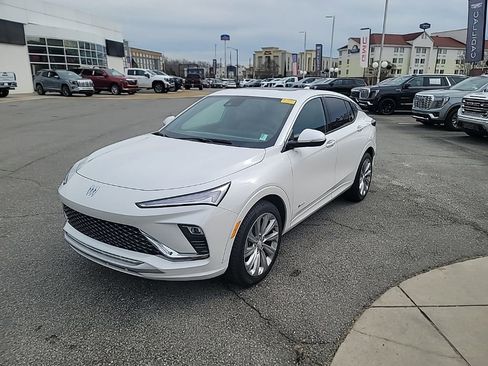 Certified 2024 Buick Envista Avenir image 3