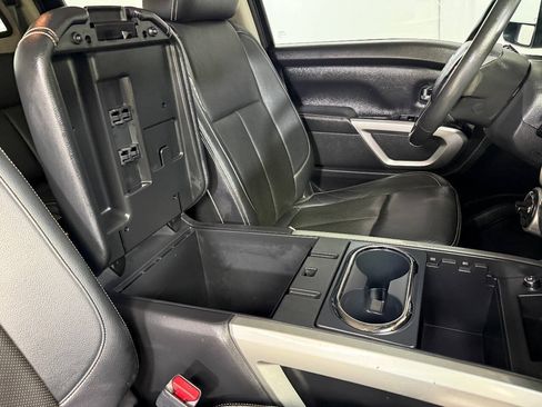 Used 2018 Nissan Titan PRO-4X w/ Pro-4x Convenience Package AWD/4WD image 33