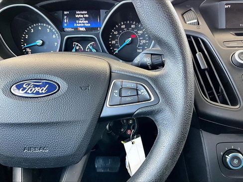 Used 2017 Ford Focus SE image 11