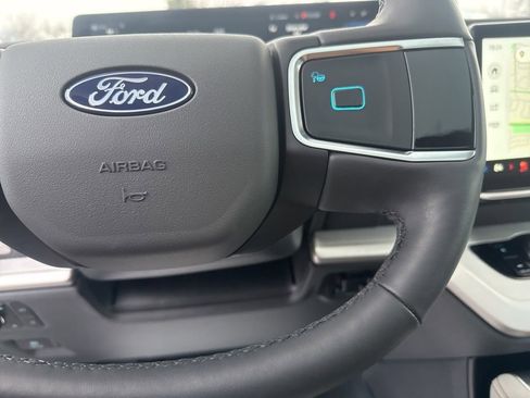 Used 2025 Ford Expedition Active image 21