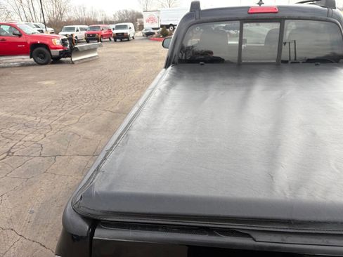 Used 2015 Toyota Tacoma 4x4 Double Cab w/ TRD Sport Package image 8