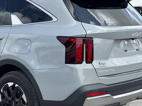 Certified 2024 Kia Sorento S w/ Panoramic Sunroof Package FWD image 10