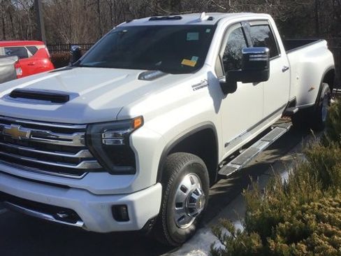 Used 2024 Chevrolet Silverado 3500 High Country w/ Technology Package image 4