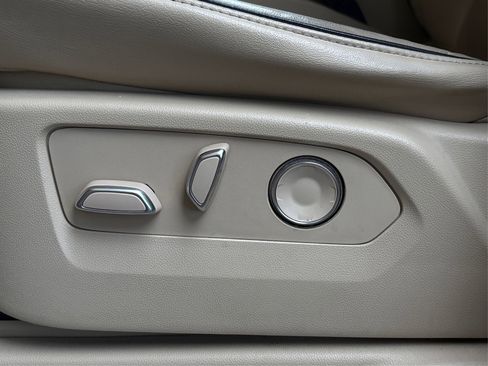 Used 2021 Cadillac Escalade ESV Premium Luxury image 31