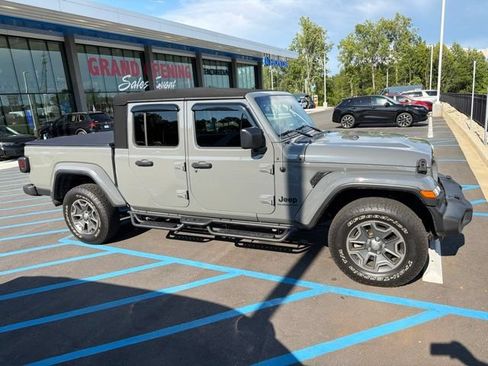 Used 2021 Jeep Gladiator Sport AWD/4WD image 8