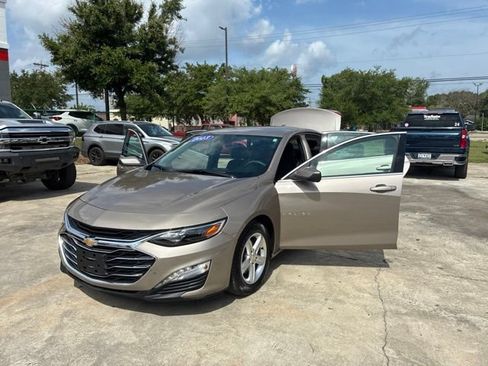 Used 2023 Chevrolet Malibu LT FWD image 11