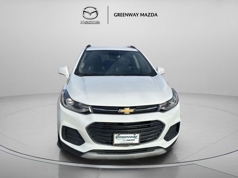 Used 2020 Chevrolet Trax LT w/ LT Convenience Package image 2