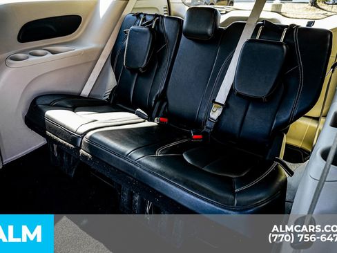 Used 2024 Chrysler Pacifica Touring-L image 22