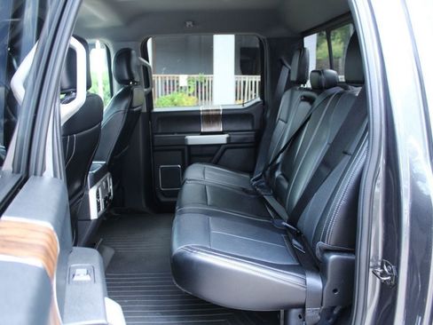 Used 2018 Ford F150 Lariat RWD image 31